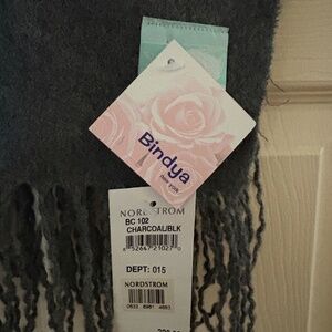 BENDYA SCARF 100% CASHMERE SEQUIN FLORL APPLIQUES AND FRINGE